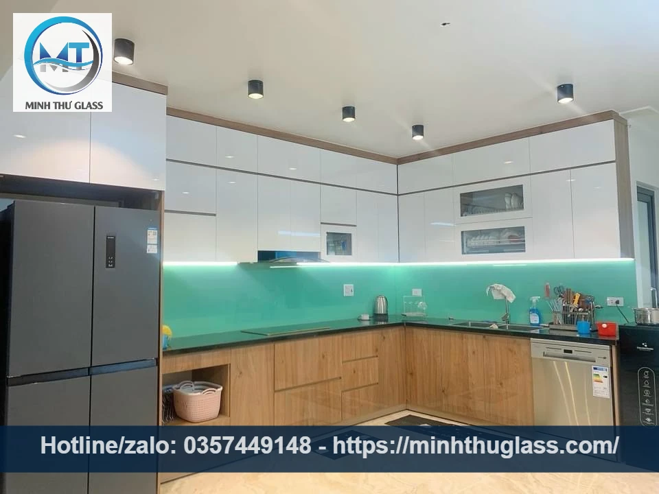 Màu xanh ngọc mang lại cảm giác dịu mát Tường bếp màu xanh ngọc dịu mắt