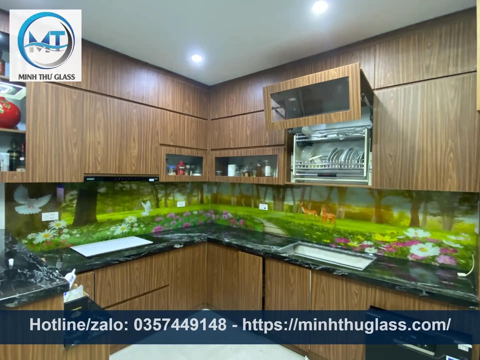 Kính ốp bếp 3D hoa lá, mang vẻ đẹp tươi tắn, sinh động cho bếp Kính ốp bếp 3D hoa lá tươi tắn