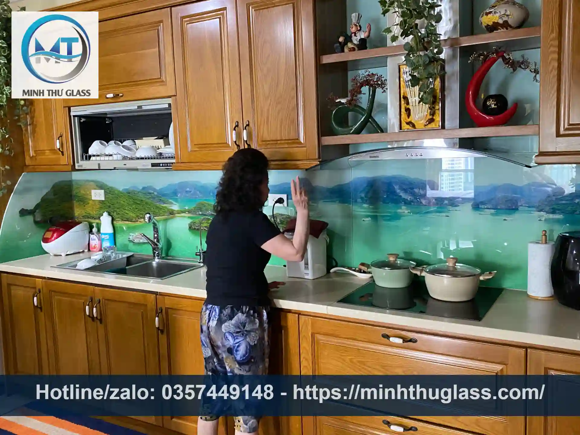 Kính ốp bếp 3D phong cảnh biển, mang hơi thở đại dương vào bếp Kính ốp bếp 3D phong cảnh biển xanh mát