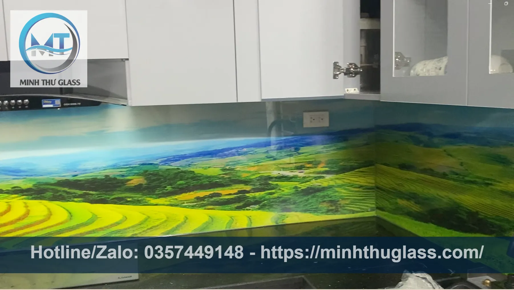 Kính ốp bếp 3D ruộng bậc thang mùa lúa chín