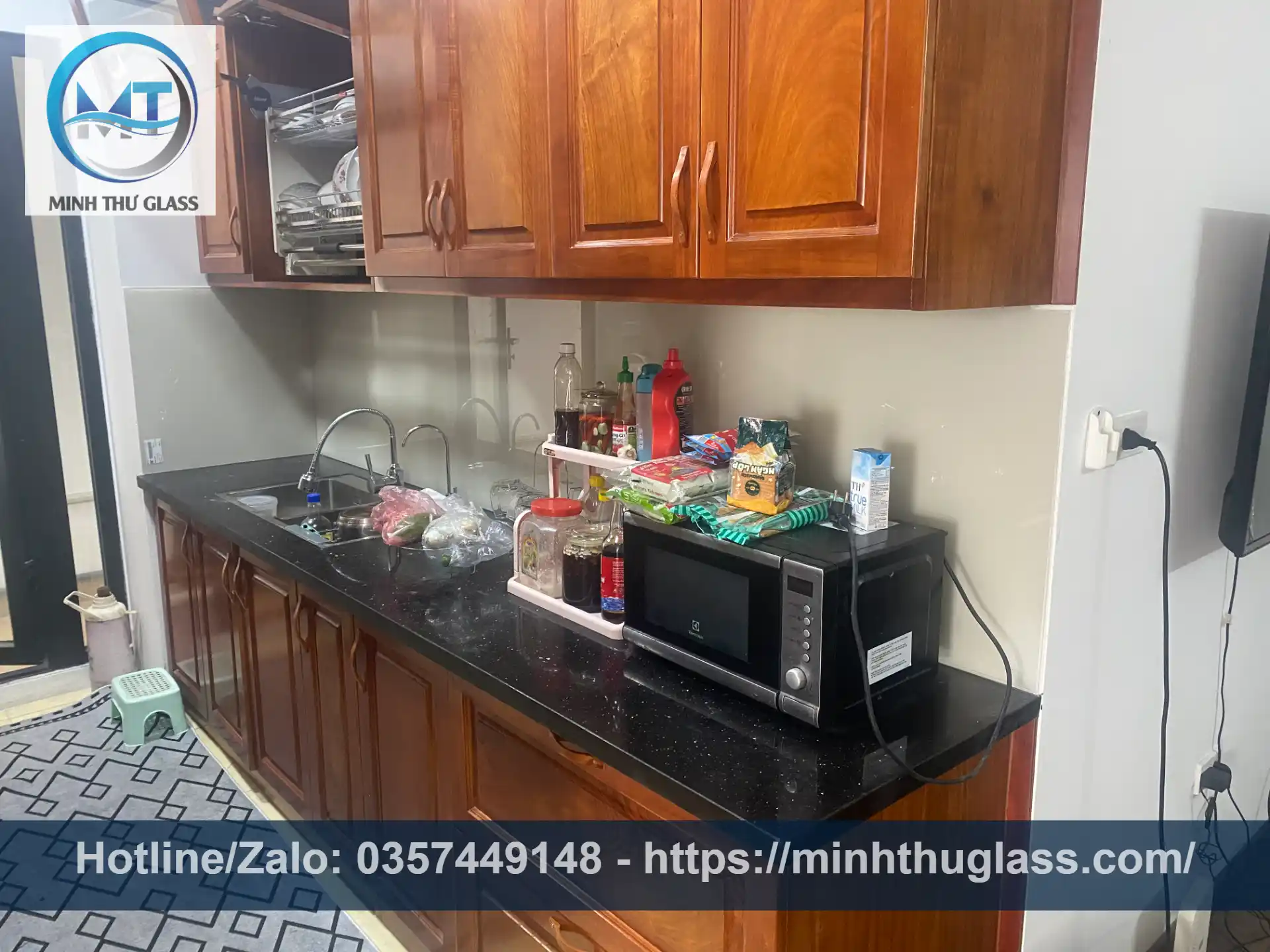 Công trình kính ốp bếp thực tế tại Minh Thư Glass 2