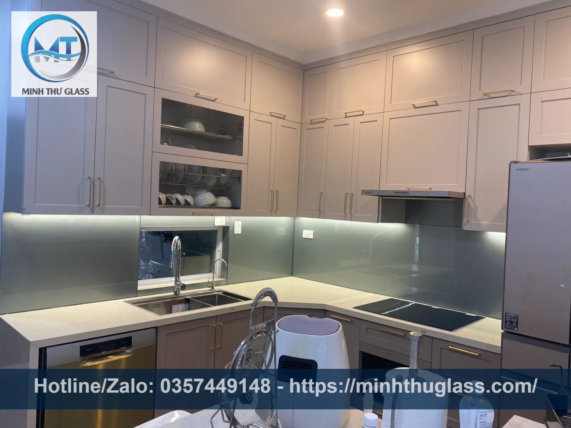 Công trình kính ốp bếp thực tế tại Minh Thư Glass 4