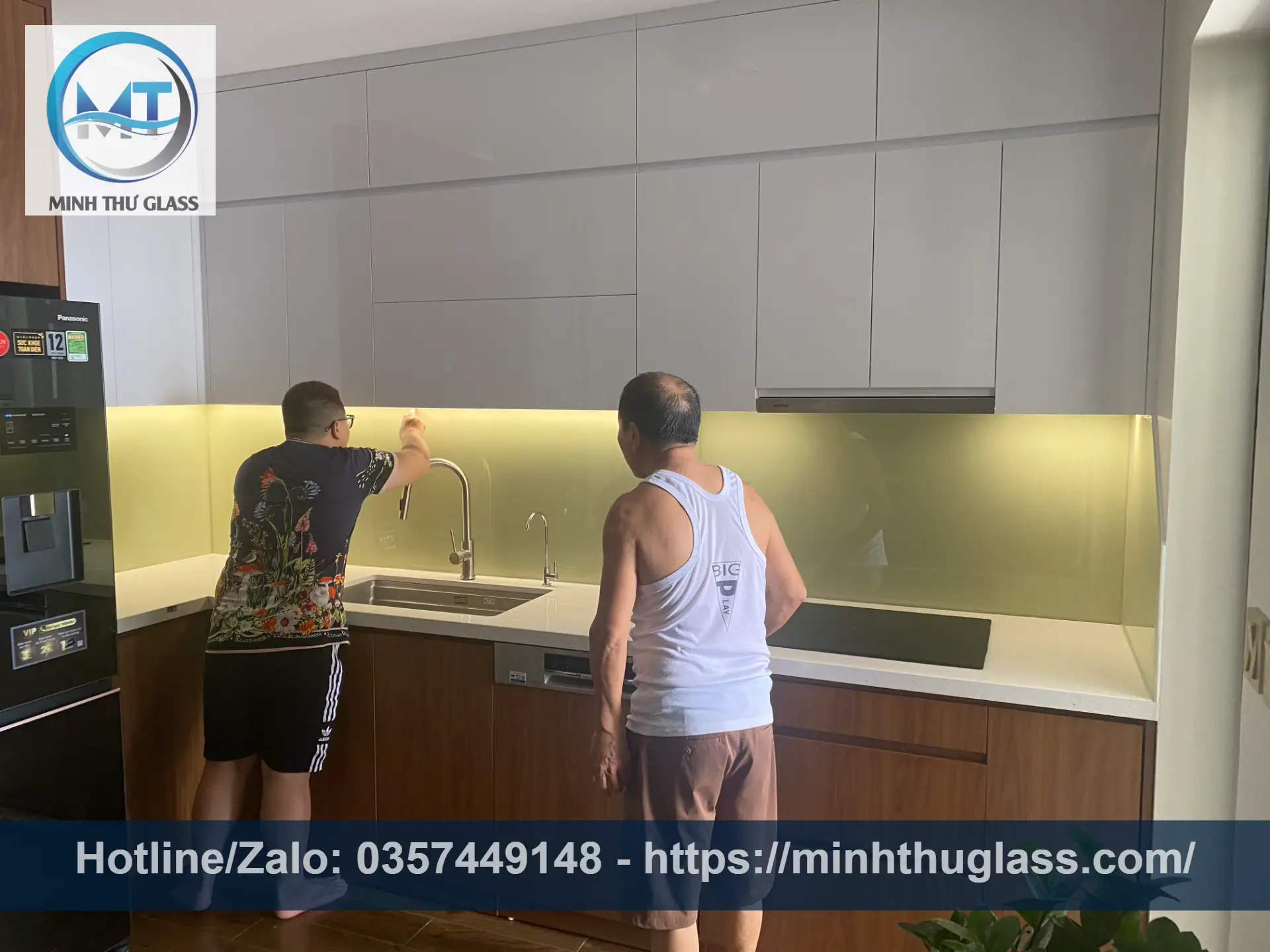 Công trình kính ốp bếp thực tế tại Minh Thư Glass 8