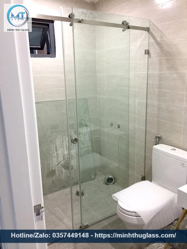 Mẫu vách kính nhà tắm cửa lùa thông minh