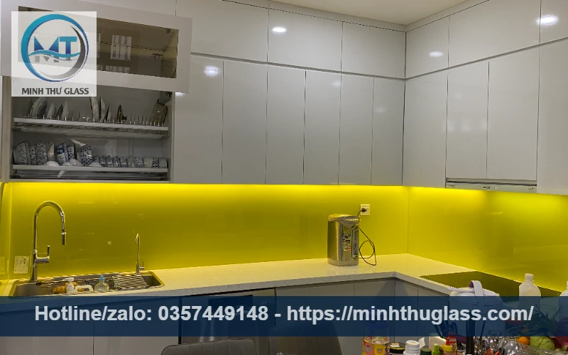 Kính Ốp Bếp Màu Vàng Chanh Bừng Sáng Không Gian, Giá Tốt 2026