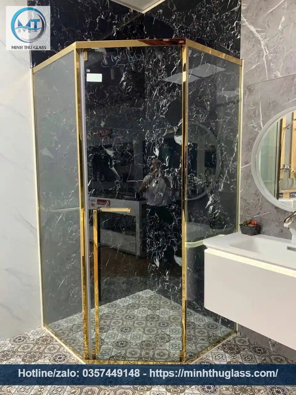 Phòng tắm kính vát góc 135 độ sang trọng