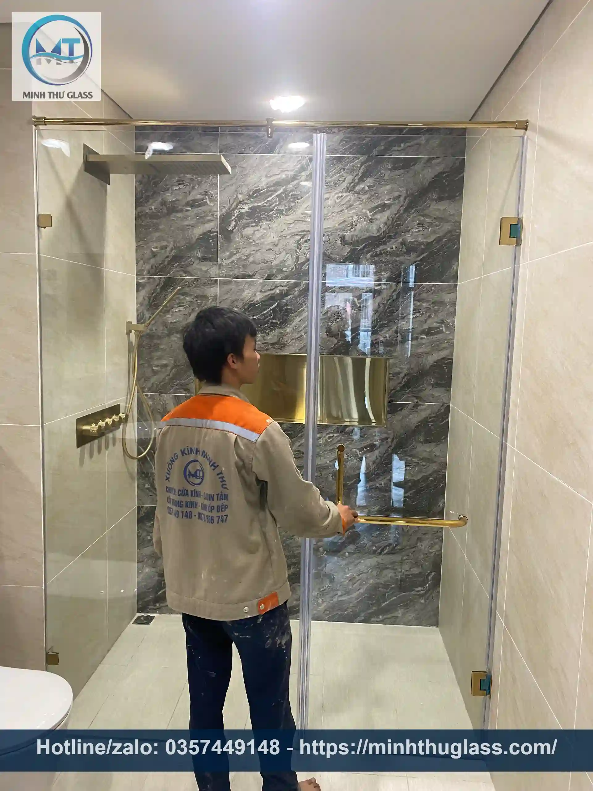 Mẫu vách kính nhà tắm cửa lùa thông minh