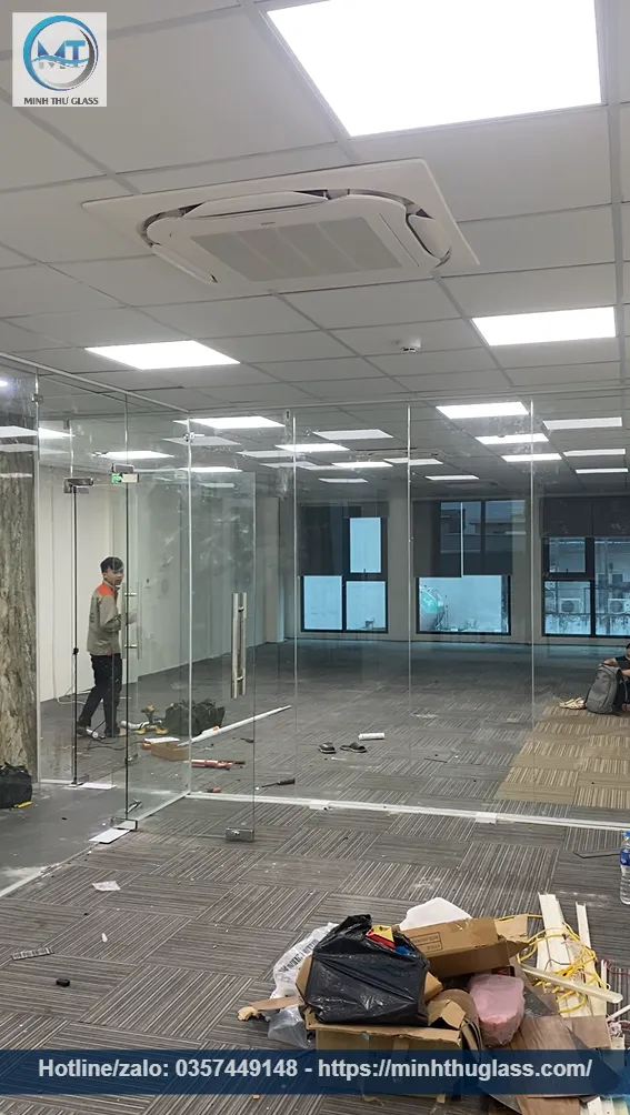 Vách Kính Văn phòng - Phòng điều hành máy lọc nước kagaru - 56 Kim Mã